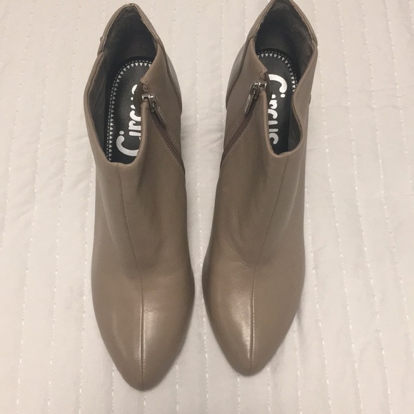 Boots - Picture 5 of 5